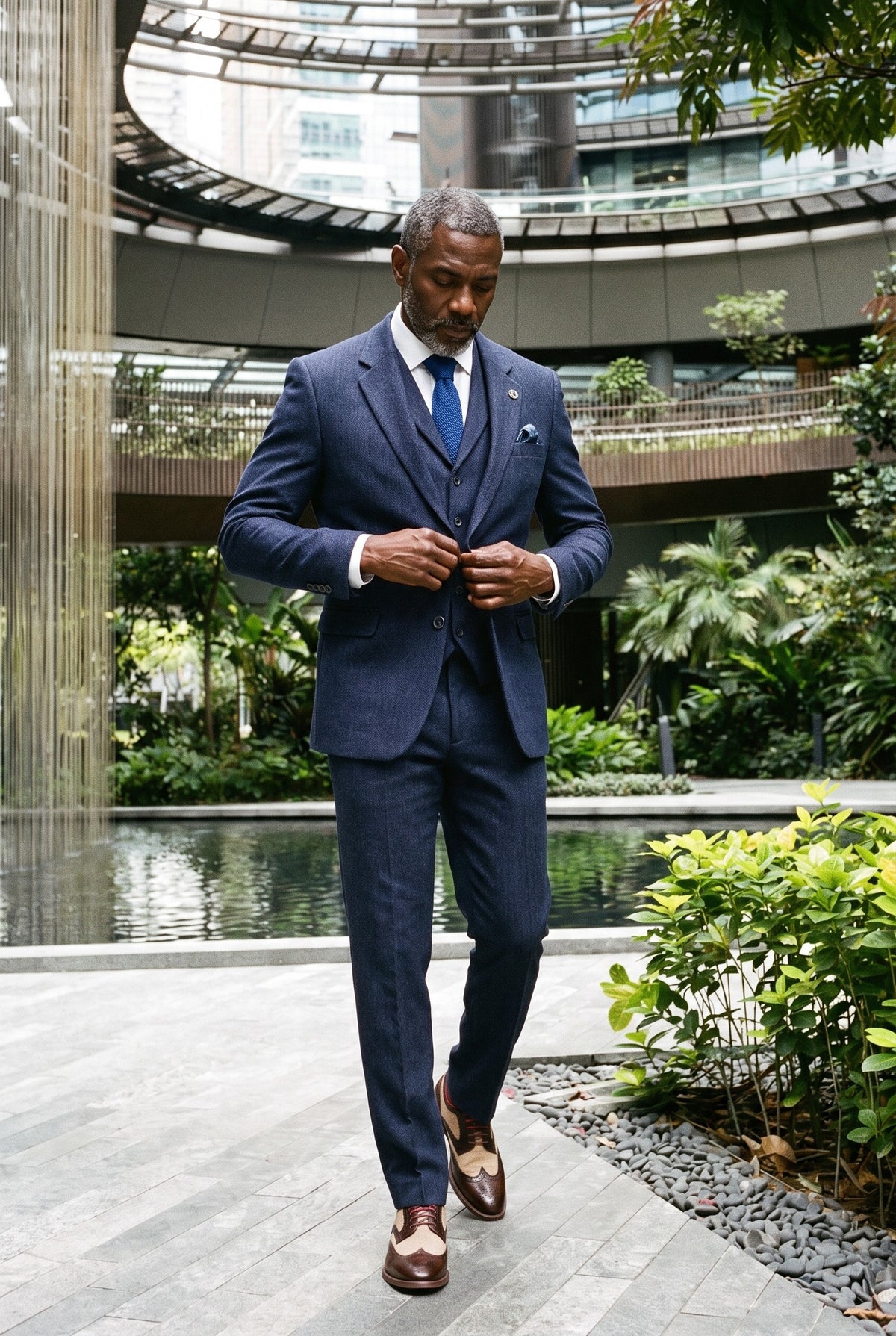 Look #988 styled with Abito da uomo in tweed a spina di pesce blu navy, 3 pezzi