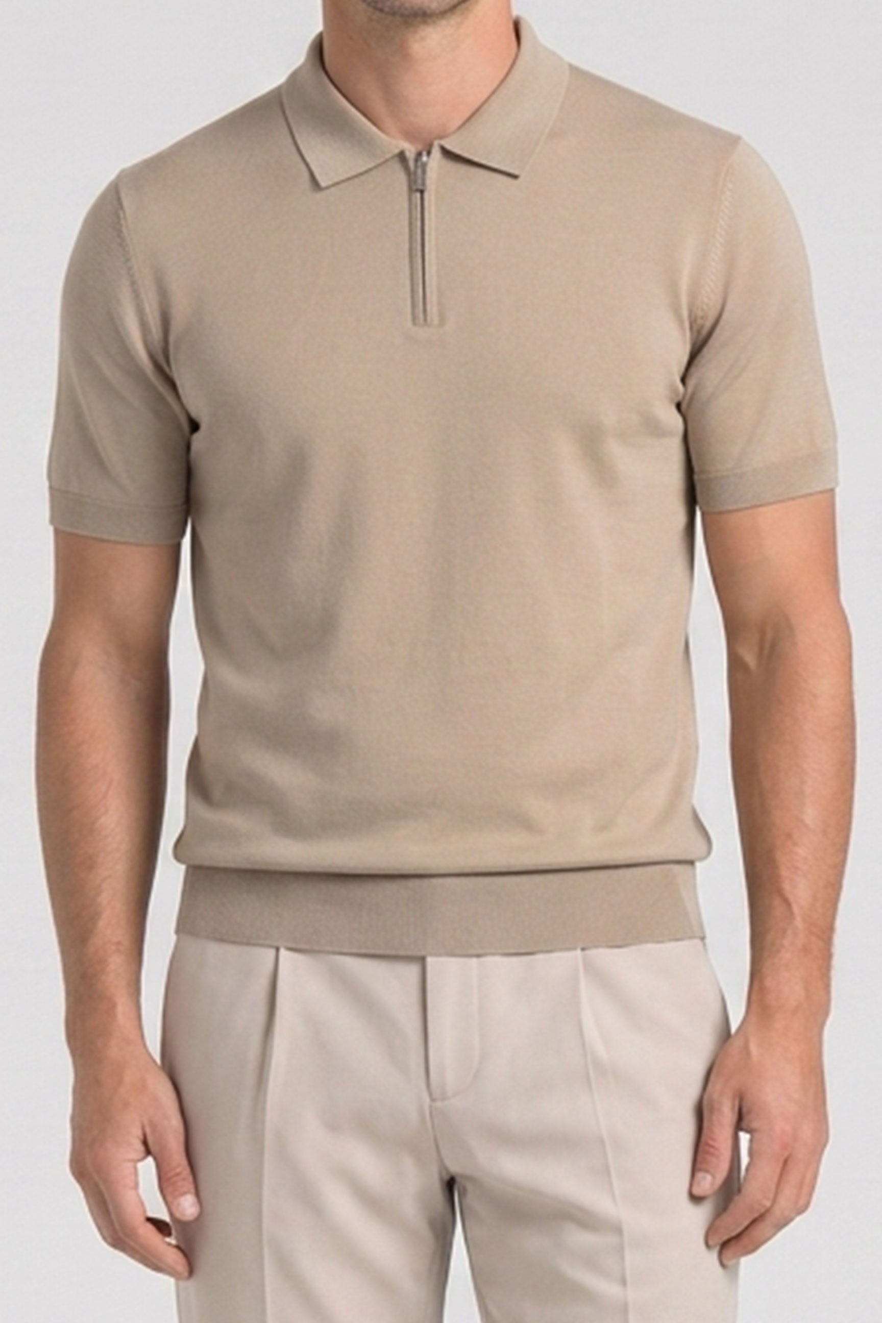 Polo da uomo beige con cerniera sul collo, lavorata a maglia
