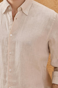 Camicia da uomo beige in puro lino, a maniche lunghe, con bottoni, ideale per l'estate.