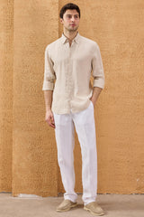 Camicia da uomo beige in puro lino, a maniche lunghe, con bottoni, ideale per l'estate.