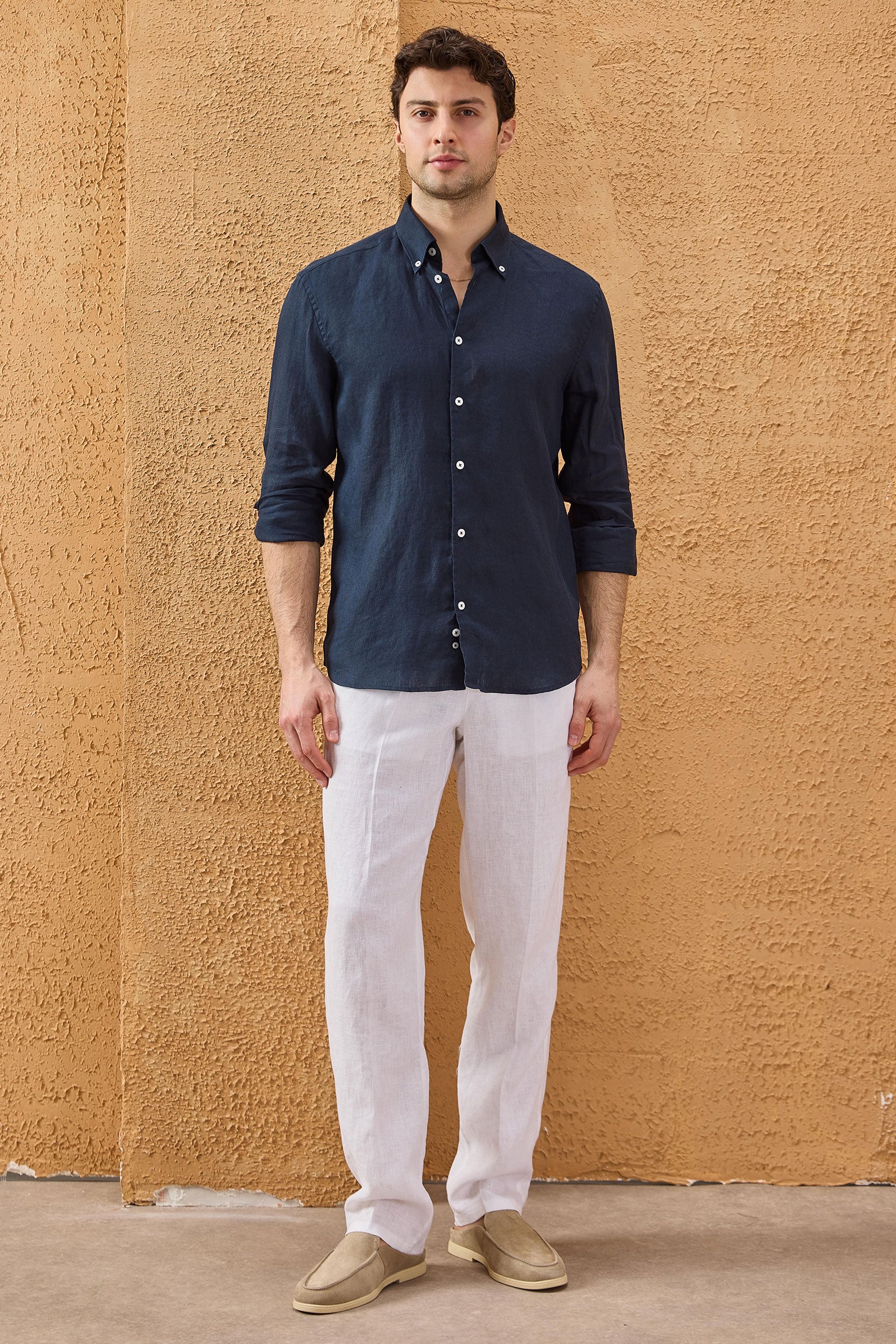 Camicia da uomo blu navy in puro lino, a maniche lunghe, con bottoni, ideale per l'estate.
