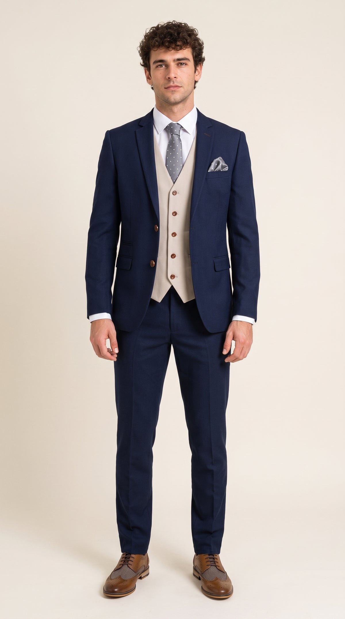Look #395 styled with Mayfair - Abito da uomo blu navy 3 pezzi con gilet color crema