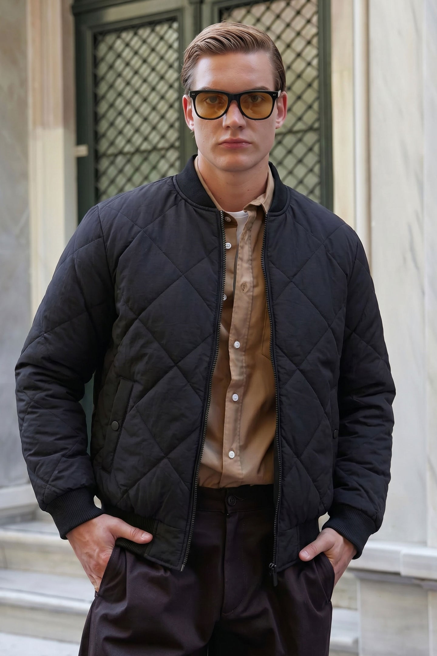 Giacca bomber reversibile da uomo nera e beige, leggera e trapuntata, 2 in 1