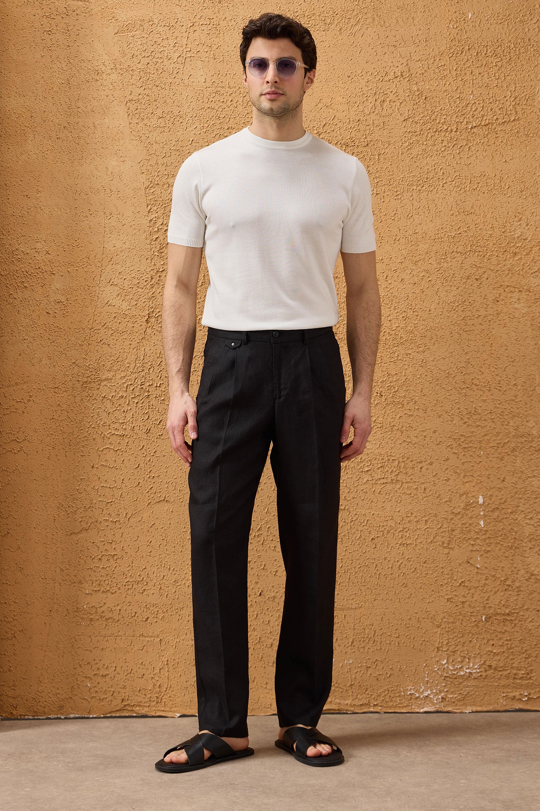 Completo da uomo in lino nero, elegante e casual, due pezzi, con cerniera frontale, stile safari, estivo.