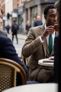 Abito 3 pezzi in tweed a spina di pesce color rovere-marrone