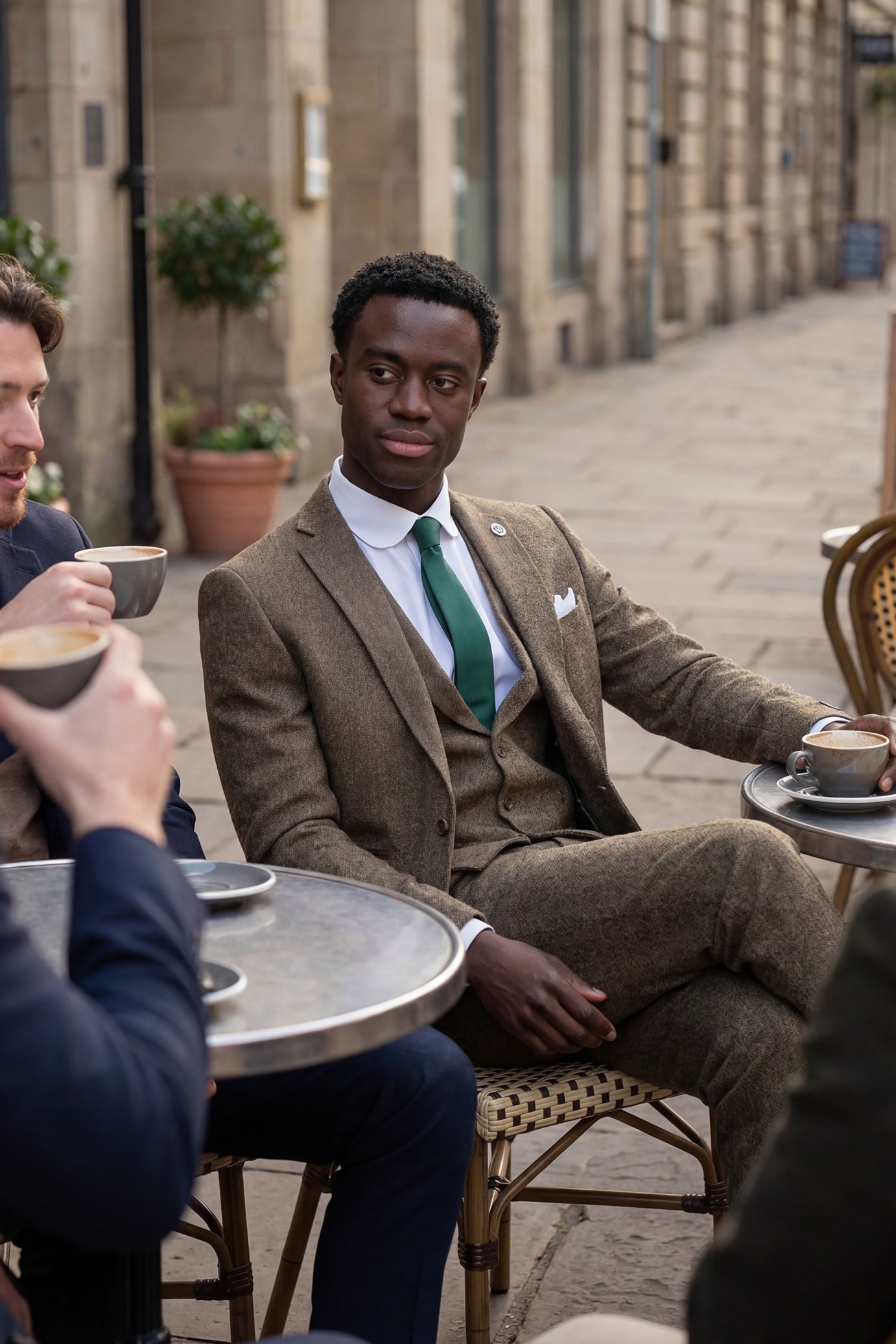 Abito 3 pezzi in tweed a spina di pesce color rovere-marrone