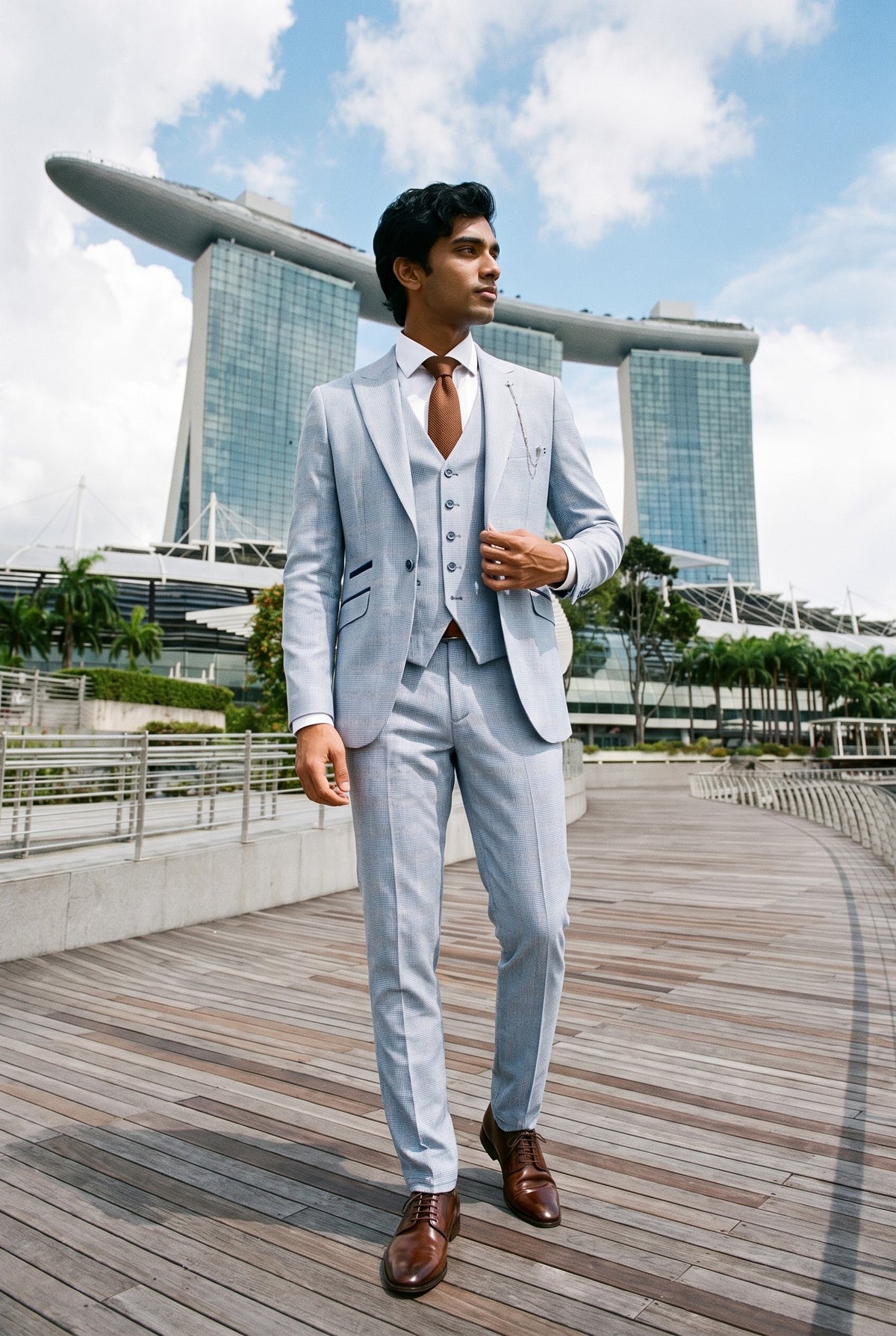Look #1007 styled with Abito da uomo a 3 pezzi a quadri in tweed azzurro chiaro, vestibilità su misura, stile classico Peaky