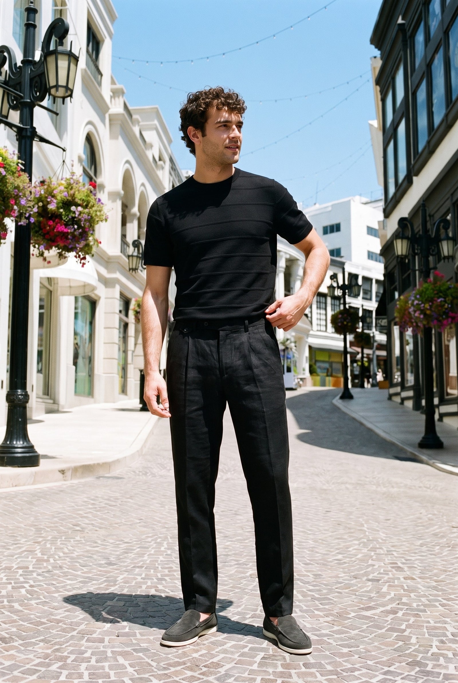 Look #876 styled with T-shirt nera da uomo in maglia testurizzata