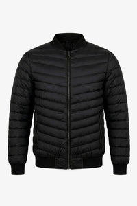 Giacca bomber da uomo nera trapuntata, leggera, imbottita e con cerniera.