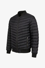 Giacca bomber da uomo nera trapuntata, leggera, imbottita e con cerniera.