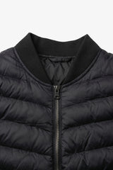 Giacca bomber da uomo nera trapuntata, leggera, imbottita e con cerniera.