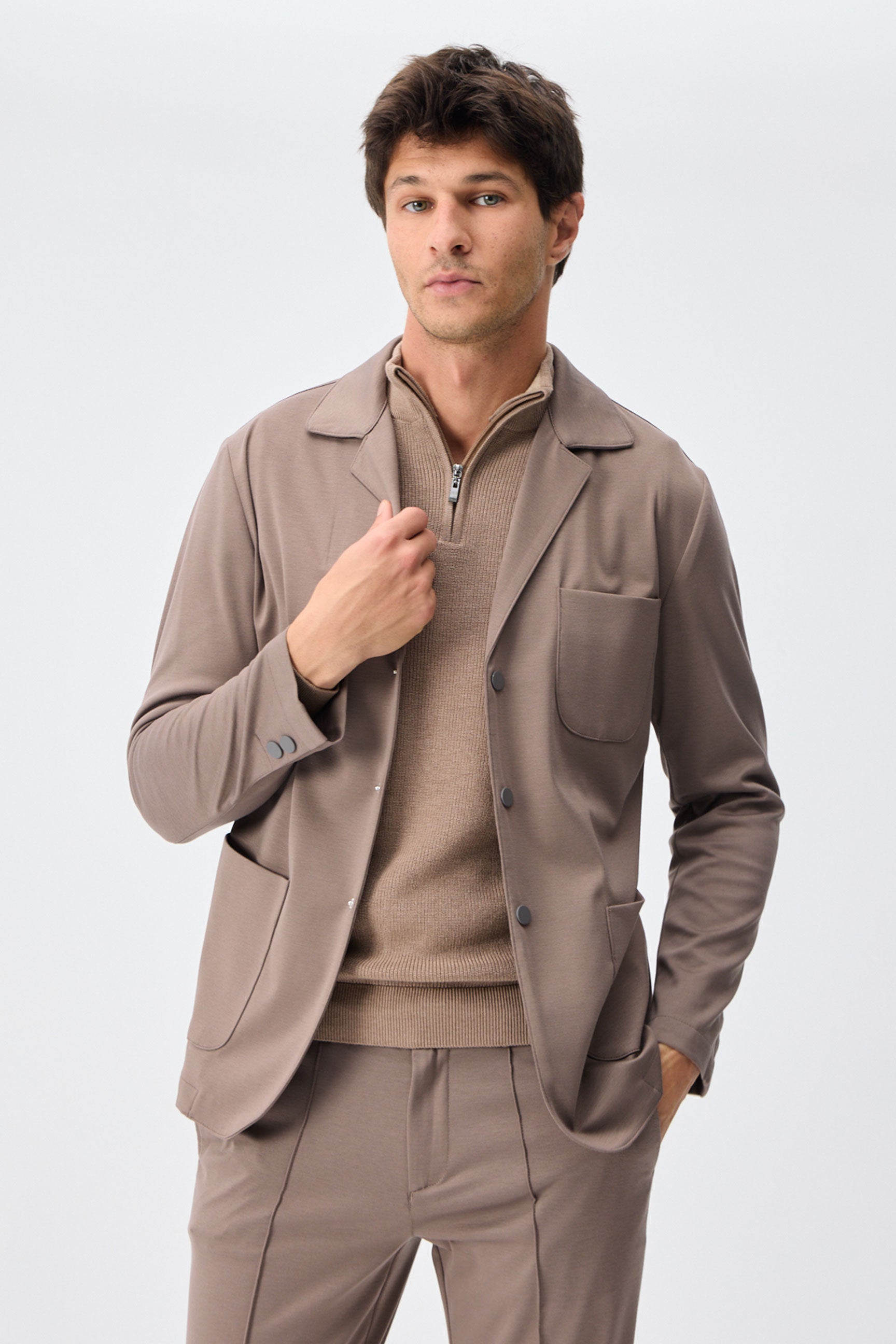 Blazer da uomo in morbido jersey color tortora, giacca elegante e casual.