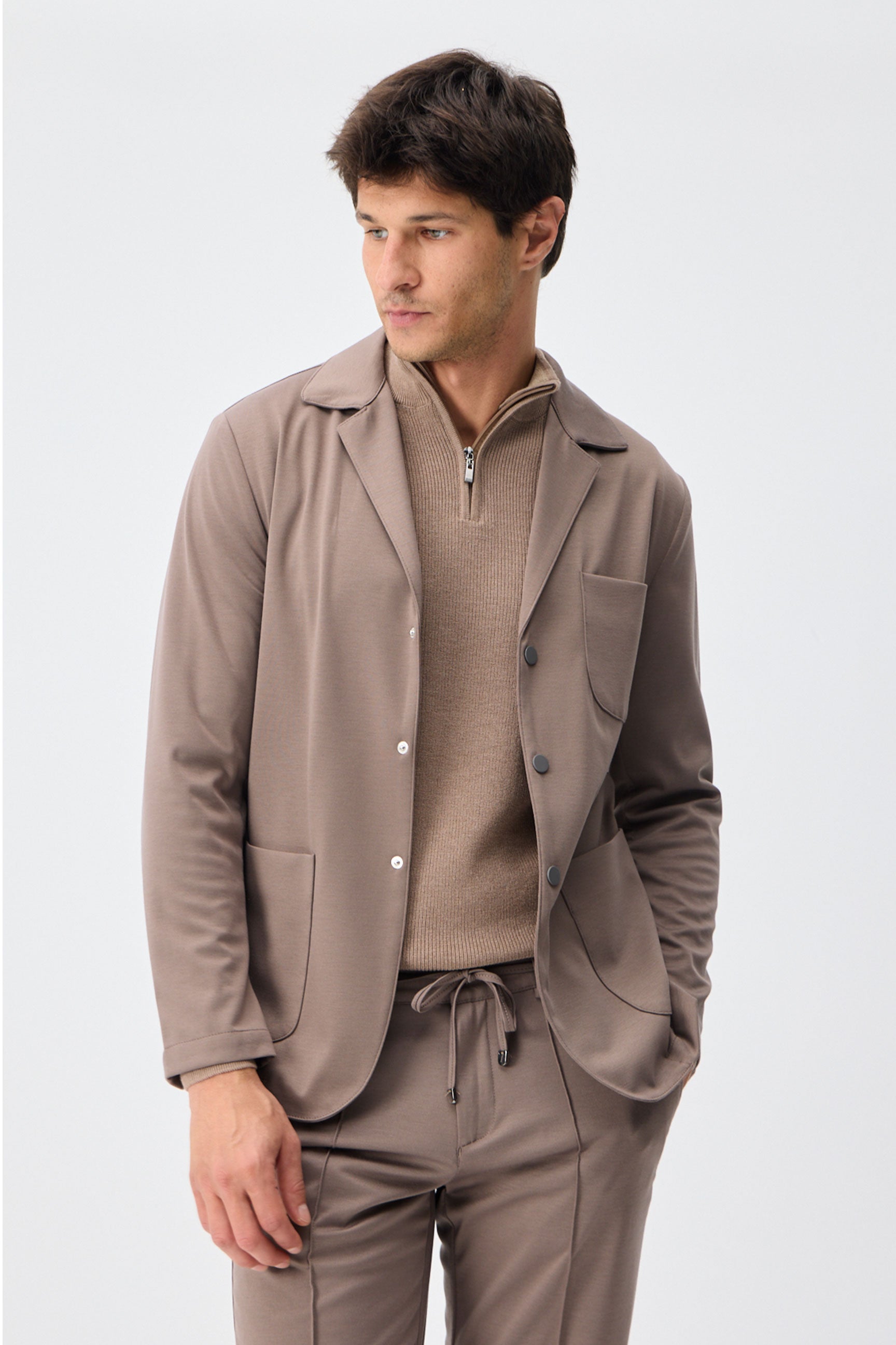 Blazer da uomo in morbido jersey color tortora, giacca elegante e casual.