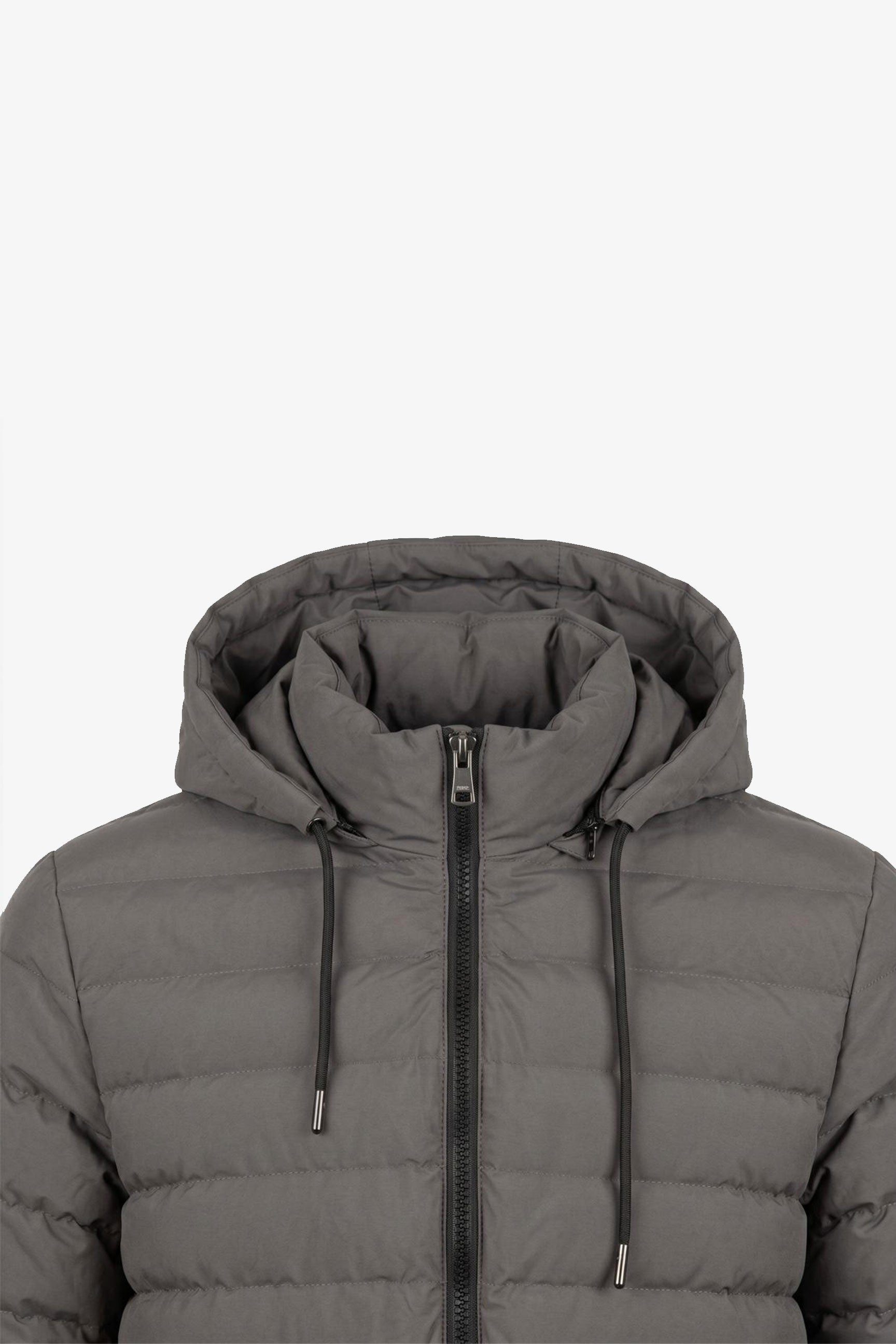 Giacca imbottita da uomo grigia con cappuccio, leggera, trapuntata, con cerniera.