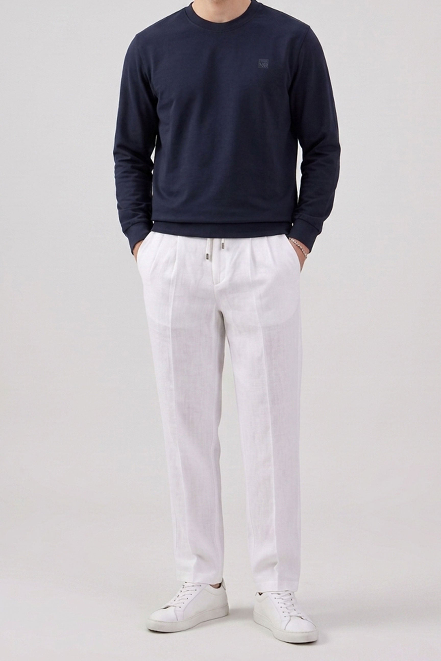 Felpa da uomo blu navy in misto cotone, girocollo, maniche lunghe, elasticizzata.