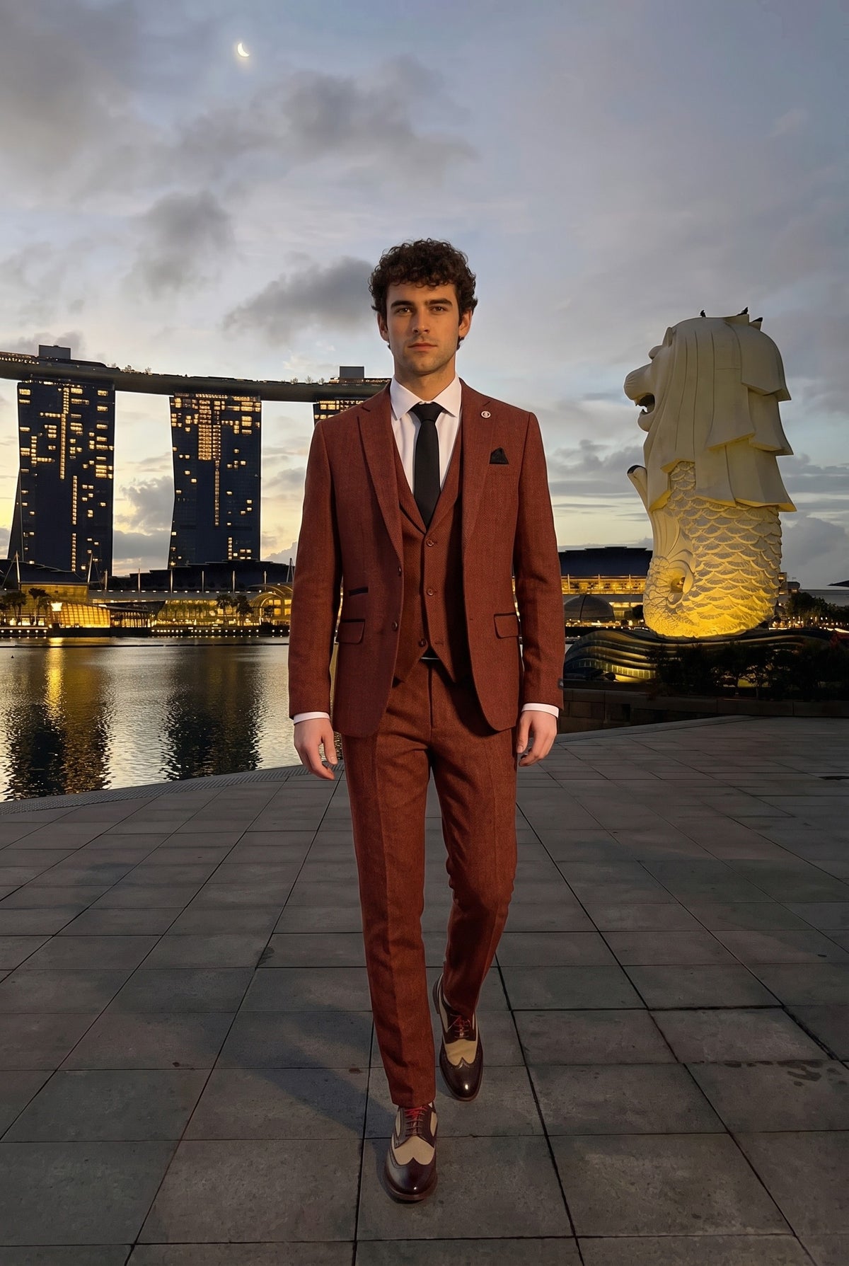 Look #935 styled with Abito 3 pezzi in tweed a spina di pesce color ruggine