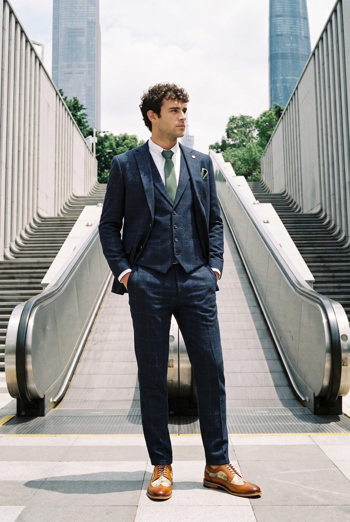 Look #727 styled with Abito da uomo 3 pezzi in tweed di lana blu navy e marrone a quadri stile Gatsby anni '20