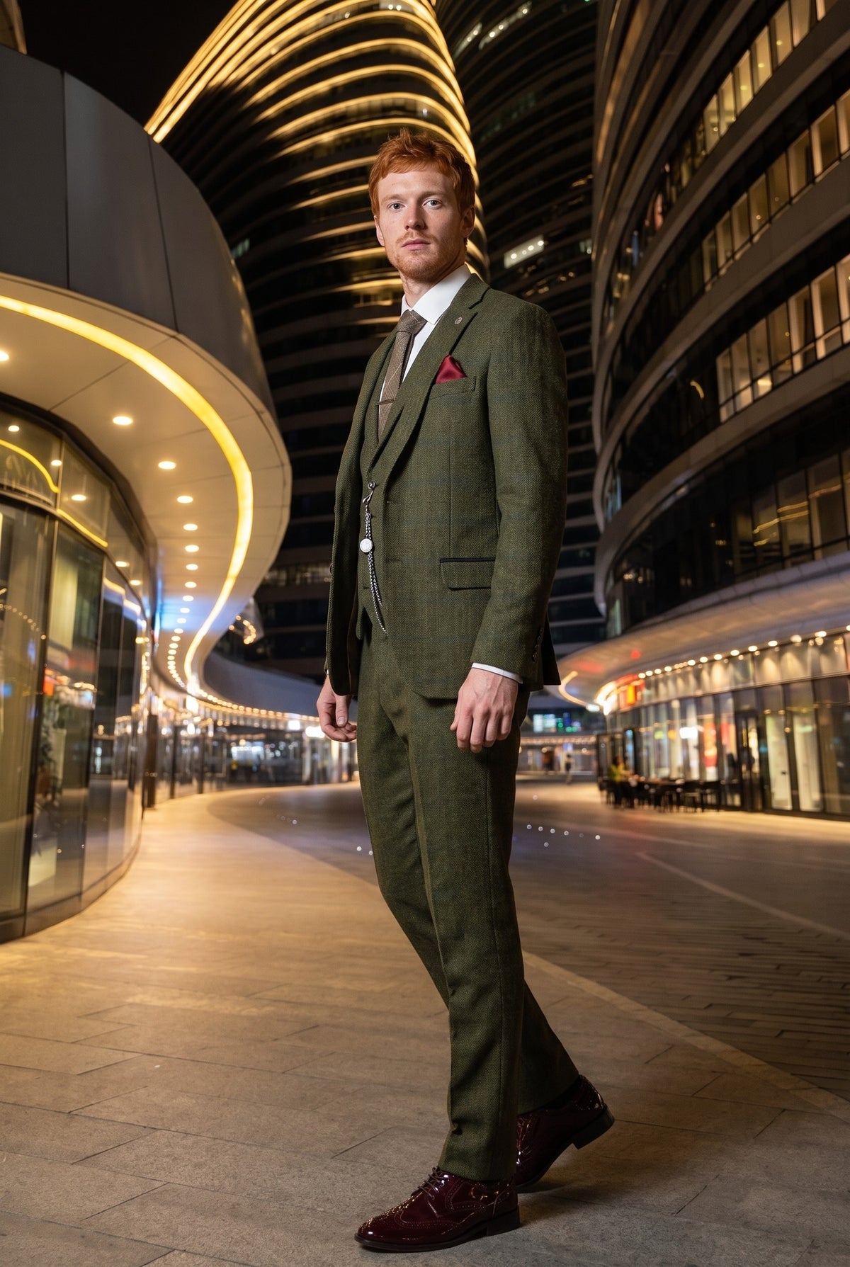 Look #708 styled with Abito da uomo 3 pezzi in tweed di lana verde blu marrone a quadri stile Gatsby anni '20