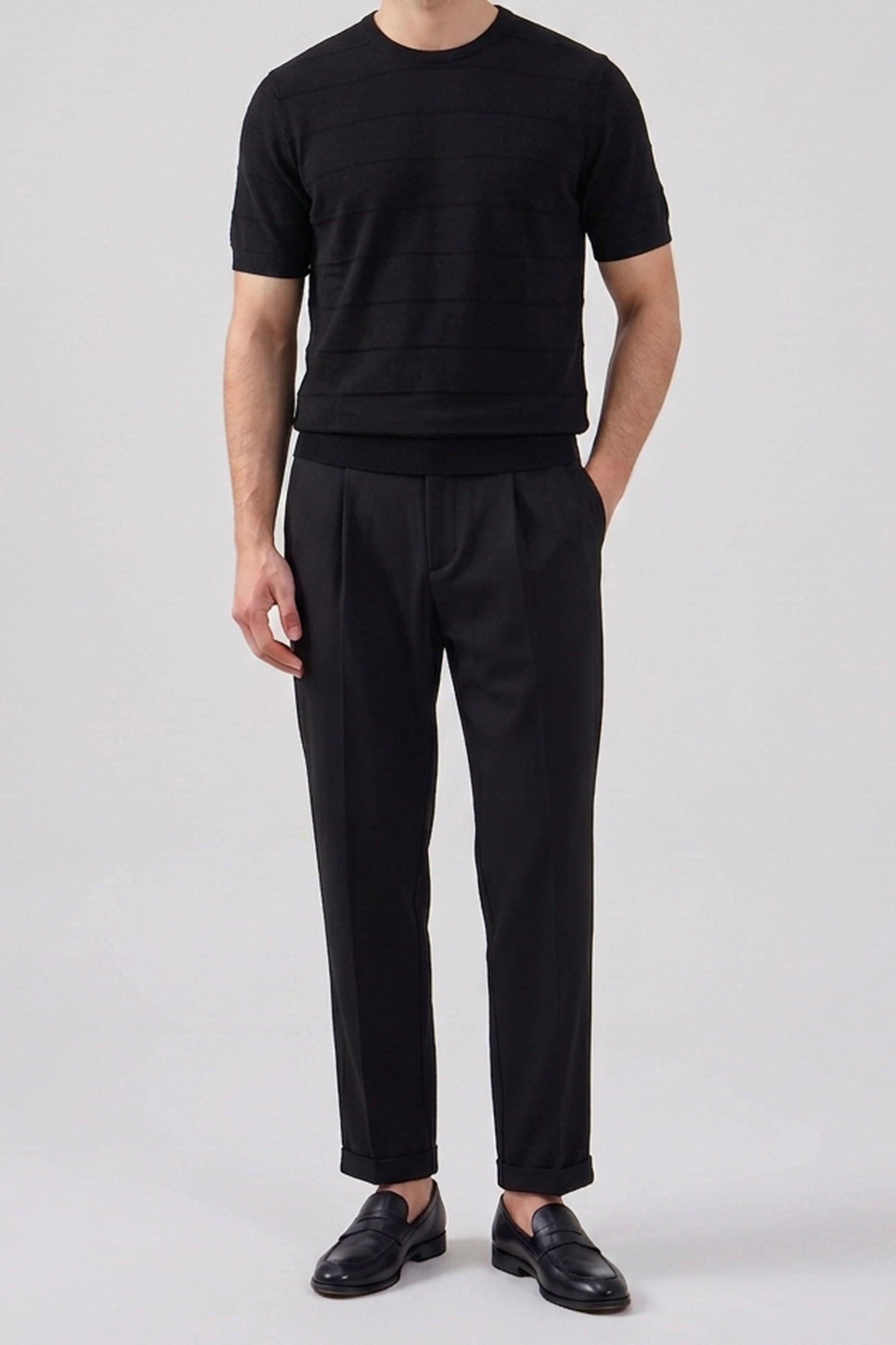 T-shirt nera da uomo in maglia testurizzata