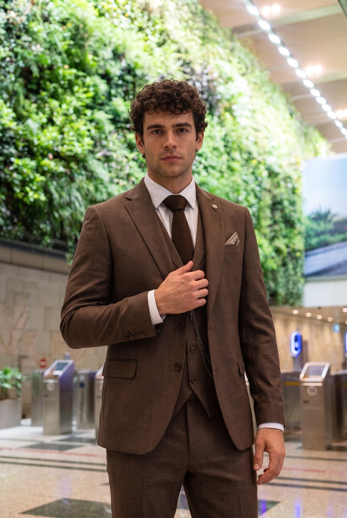 Look #567 styled with TP-50 - Abito da uomo marrone a 3 pezzi in stile Principe di Galles