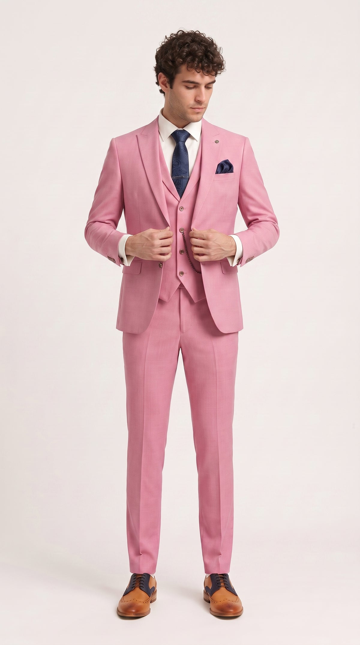 Look #149 styled with Abito su misura rosa da uomo James, 3 pezzi