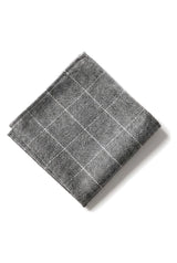 Confronta i colori Cravatta a spina di pesce in tweed da uomo con fazzoletto da taschino a quadri grigio classico