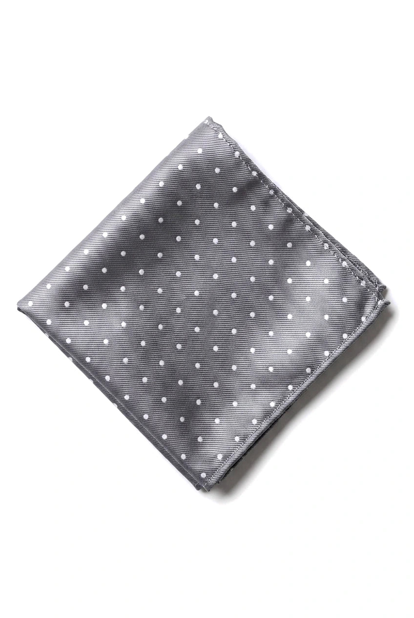 Set regalo cravatta in argento punteggiato, fazzoletto da taschino, gemelli, spilla da cravatta in raso a pois