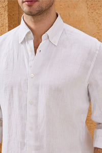 Camicia da uomo bianca in puro lino, a maniche lunghe, con bottoni, ideale per l'estate.