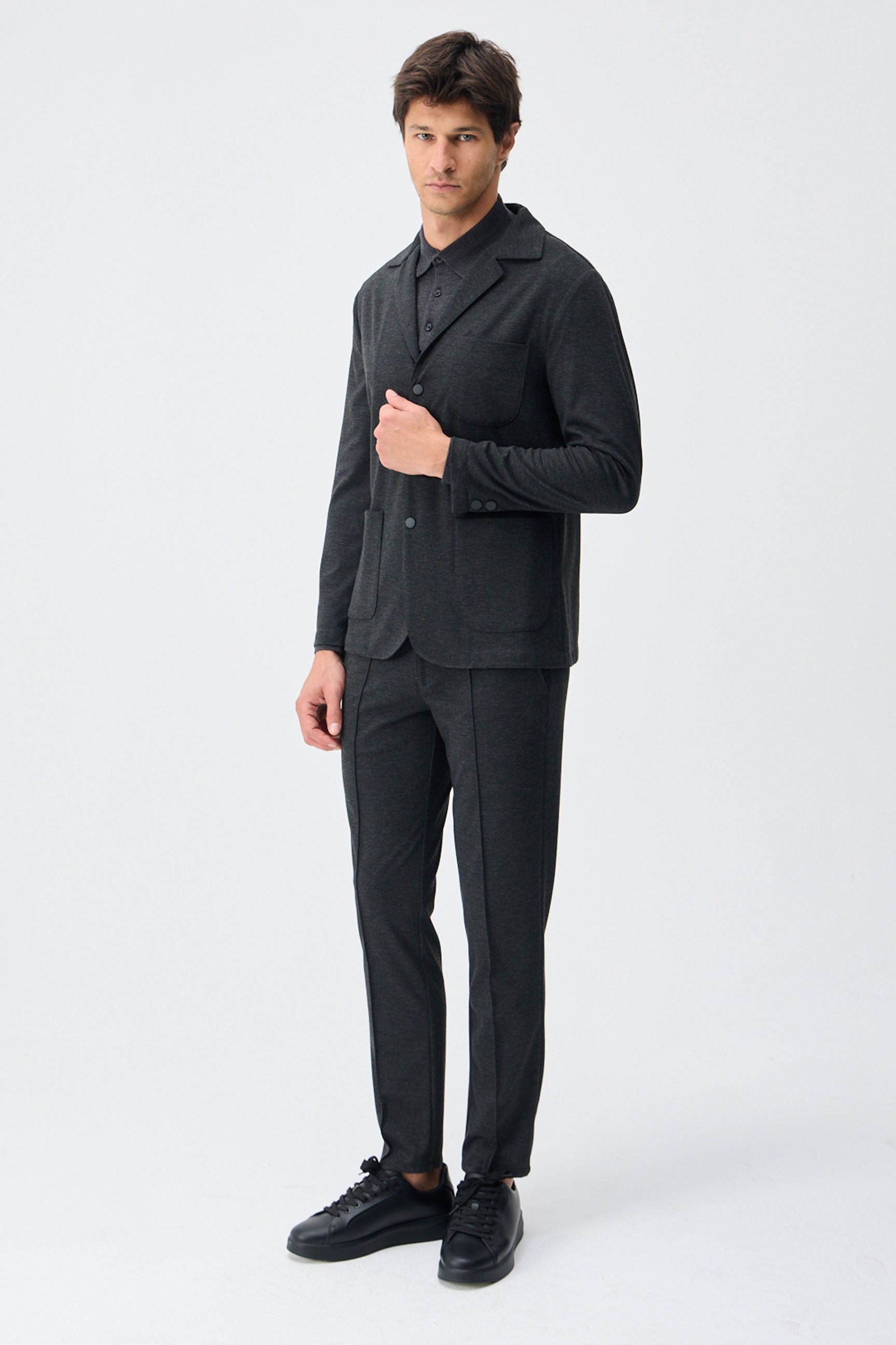 Blazer da uomo in morbido jersey color antracite, giacca elegante e casual.