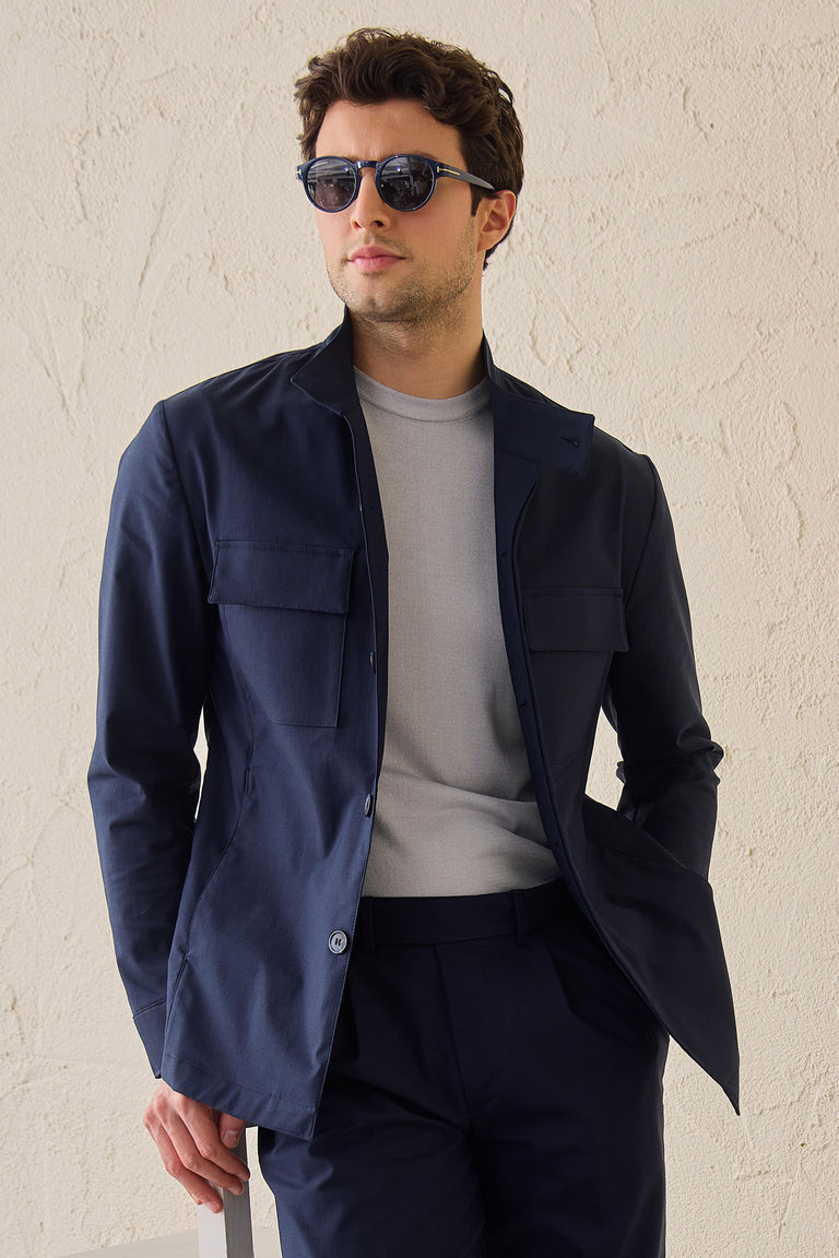 Giacca utility da uomo blu navy, leggera, in misto cotone, elegante e casual.