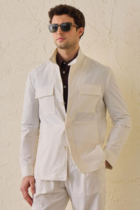Giacca utility da uomo bianca, leggera, in misto cotone, elegante e casual.