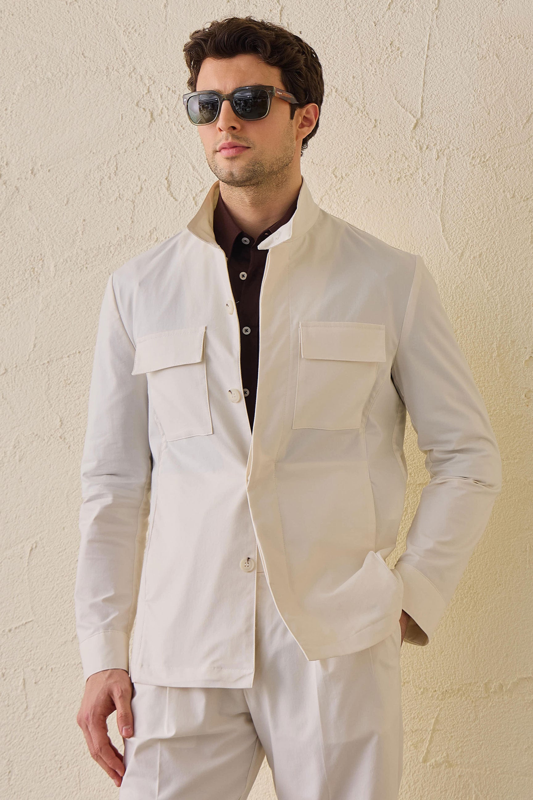 Giacca utility da uomo bianca, leggera, in misto cotone, elegante e casual.