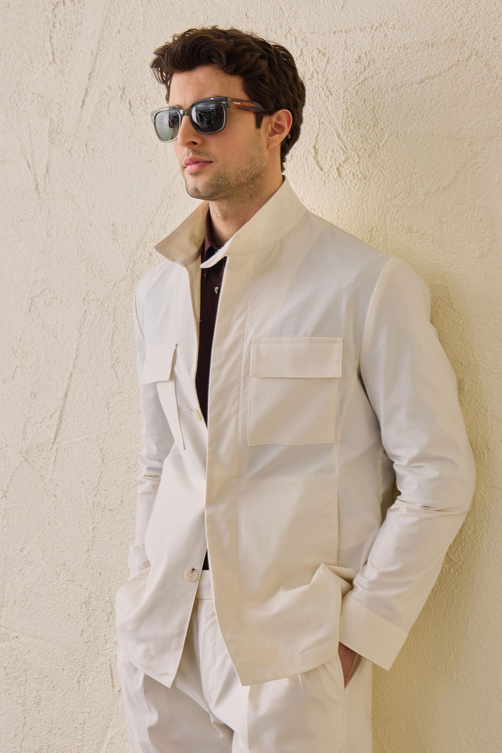 Giacca utility da uomo bianca, leggera, in misto cotone, elegante e casual.