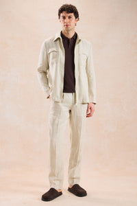 Completo da uomo in lino beige, elegante e casual, due pezzi, con cerniera frontale, stile safari, estivo.