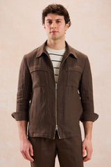 Completo da uomo in lino marrone, elegante e casual, due pezzi, con cerniera frontale, stile safari, estivo.