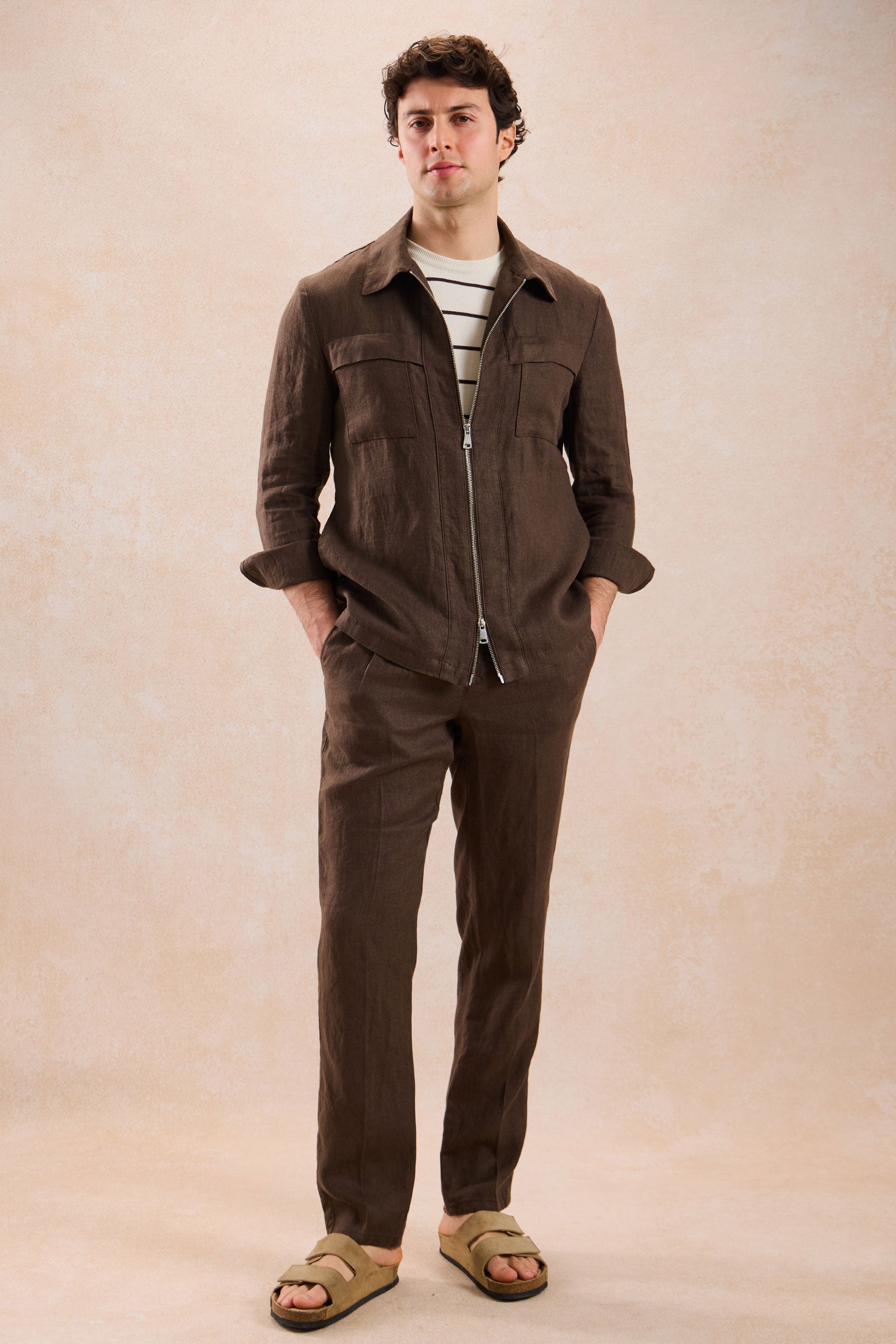 Camicia-giacca da uomo in lino marrone con cerniera, leggera, ideale per l'estate.