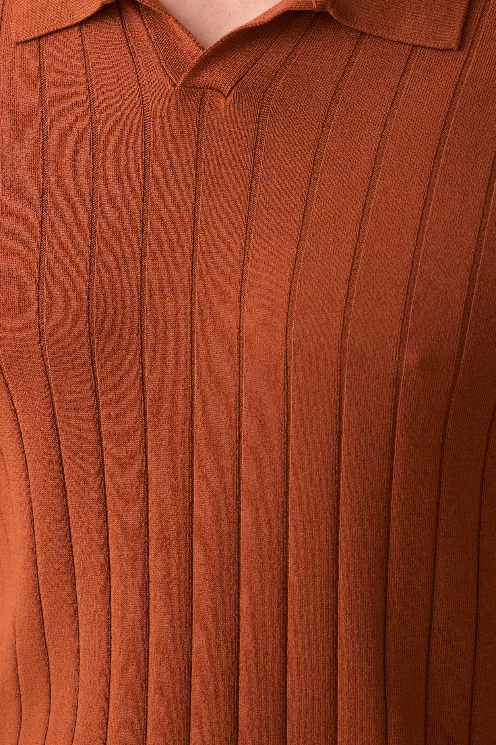 Polo da uomo a coste color arancio ruggine