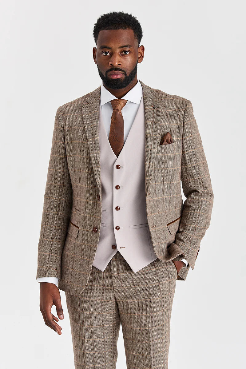 Abito in tweed Harris Brown con gilet color pietra Mayfair.