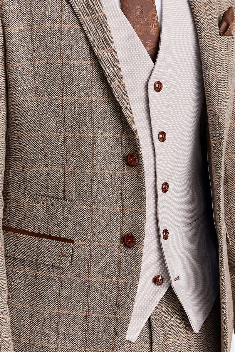 Abito in tweed Harris Brown con gilet color pietra Mayfair.