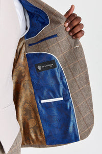 Abito in tweed Harris Brown con gilet color pietra Mayfair.