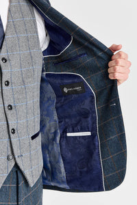 Abito Harris in tweed blu navy con gilet Harris in tweed grigio a contrasto.