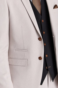 Abito Mayfair con texture effetto pietra e gilet nero a contrasto