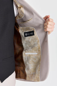 Abito Mayfair con texture effetto pietra e gilet nero a contrasto