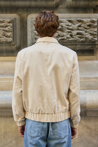 Giacca bomber da uomo beige, leggera, imbottita e con cerniera.