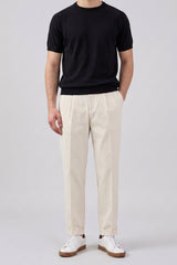 T-shirt classica da uomo nera a maniche corte con scollo rotondo
