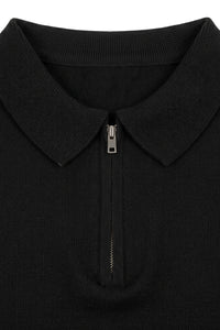 Polo da uomo nera in maglia, con scollo a zip, maniche corte, tessuto morbido.