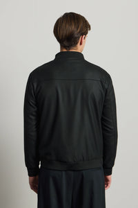 Giacca bomber nera minimalista ed elegante da uomo