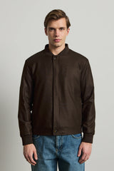 Giacca bomber da uomo marrone, minimalista ed elegante