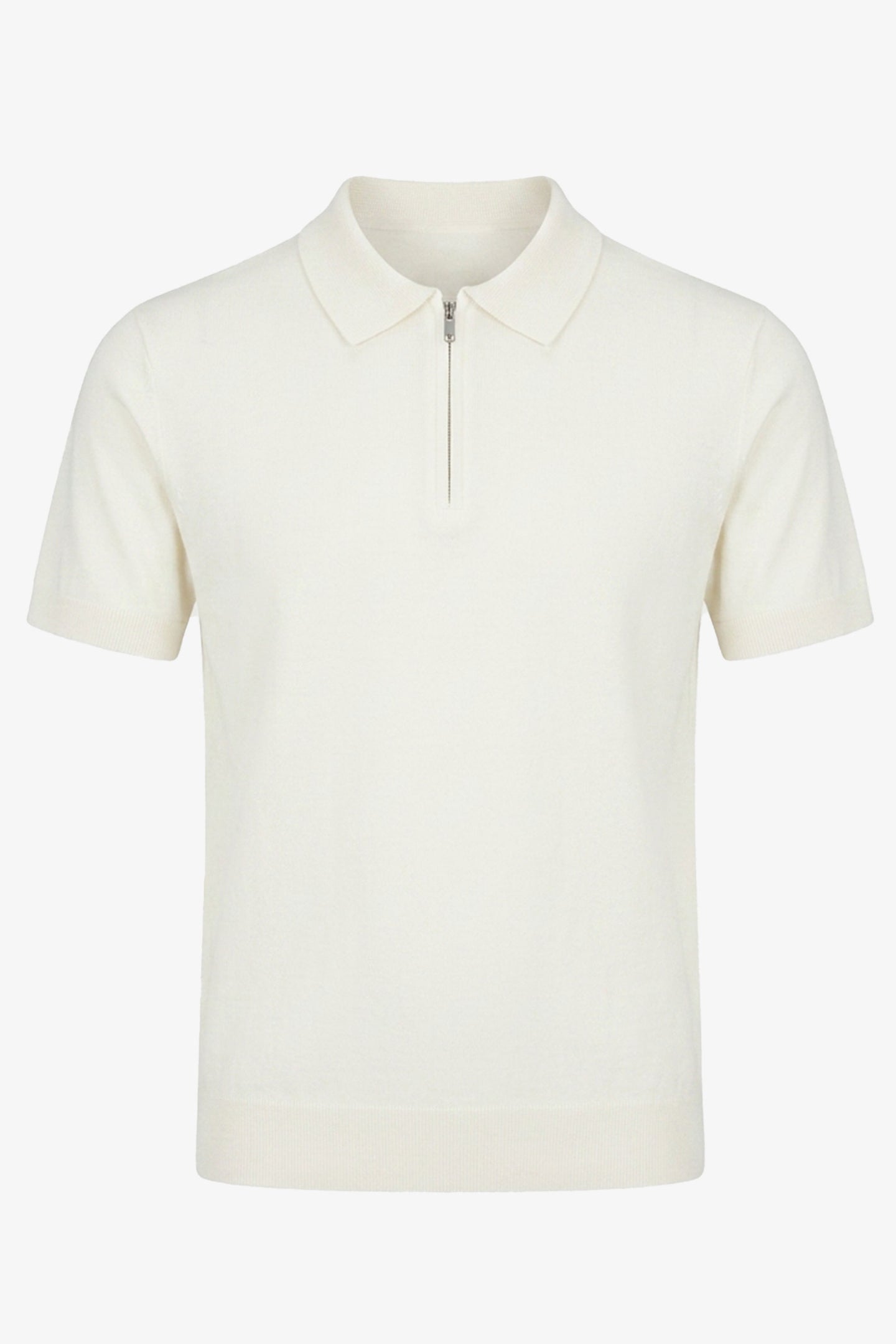 Polo da uomo in maglia color bianco sporco, con scollo a zip e maniche corte, in morbido tessuto misto.