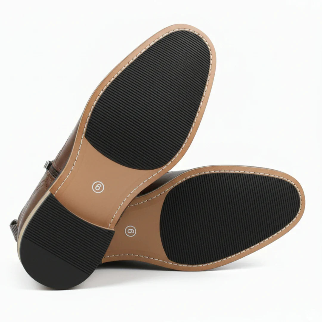 Stivaletti brogue con punta a coda di rondine da uomo